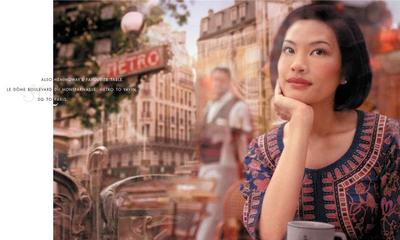 Hôtesse Singapore Airlines Terrasse café parisien