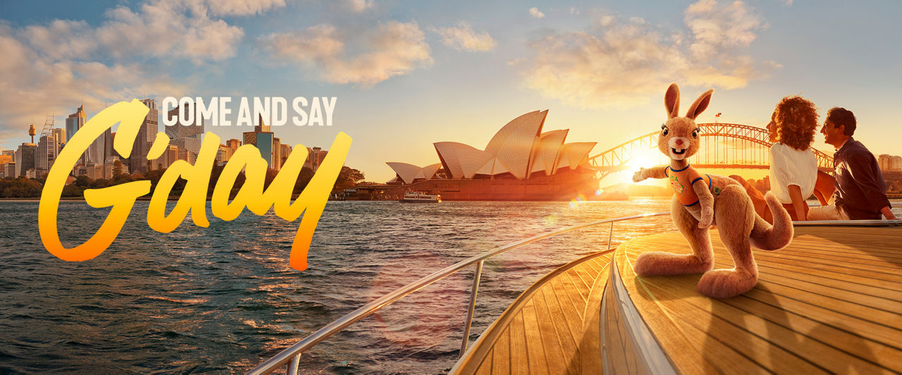 Sydney Harbour mit Tourism Australia Maskottchen Ruby und Menschen